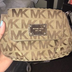 Michael Kors cross over bag